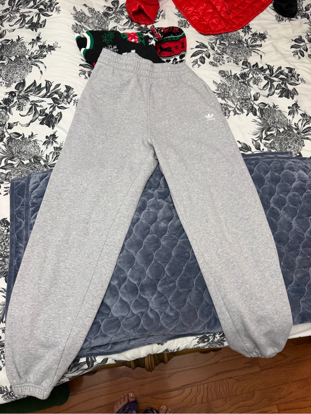 Adidas women’s sweat pants size medium grey
